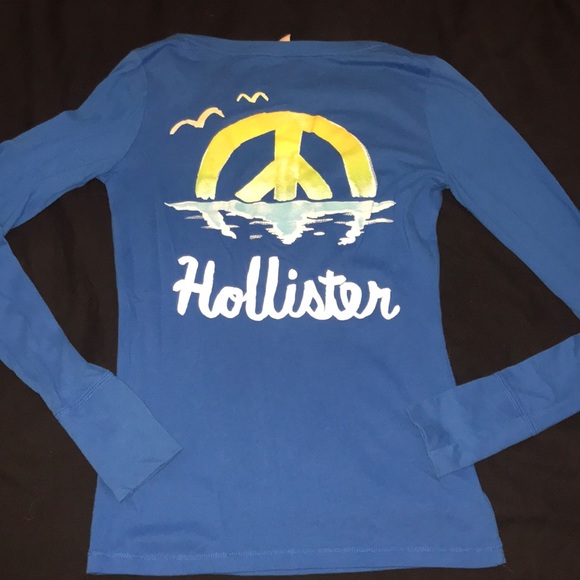 Hollister Fitted V Neck - Picture 2 of 2